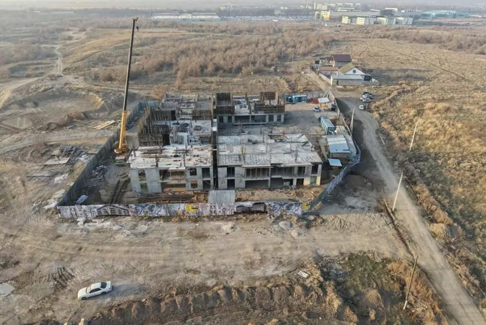 Стройки у аэропорта Алматы остановили: застройщикам грозит снос