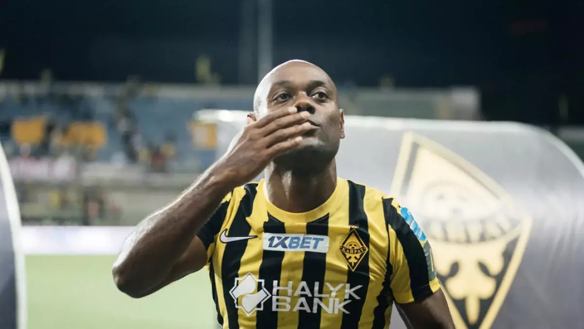 «Ақтөбе» мен «Қайсар» ардагер футболшылардың трансферін «Қайраттан» үйренсін? Сарапшылар ҚПЛ клубтарының саясатын сынауда