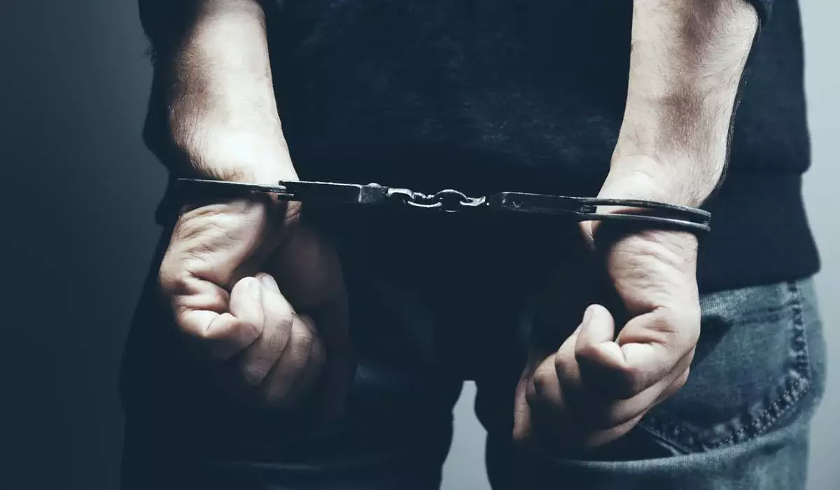 Дроповод кибермошенников в Шымкенте помог похитить деньги с карт казахстанцев