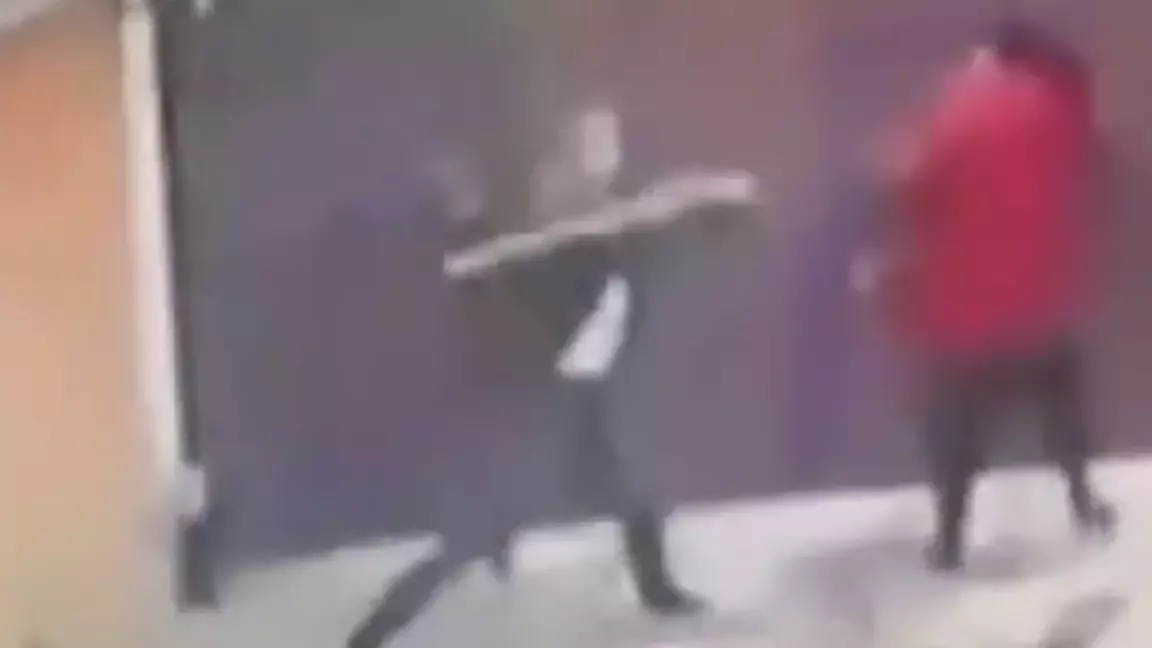 Қаскелеңде тамада әйелі мен қайын енесін қуып жүріп сабаған