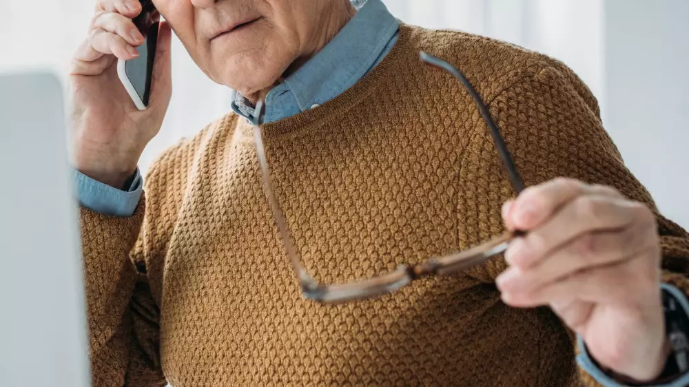 Ақша, қару, ұялы телефондар: Алматыда ірі алаяқтық схемалары әшкереленді