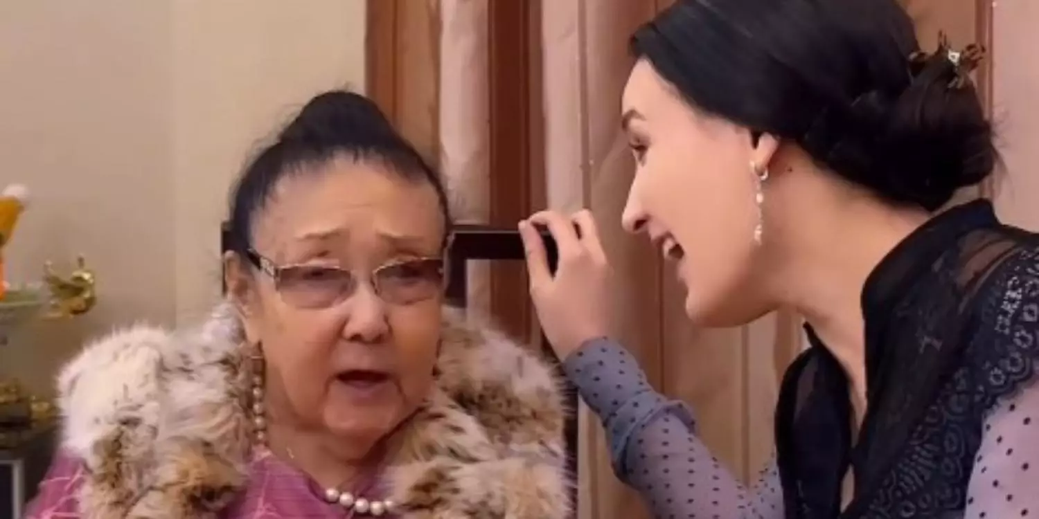 96 жастағы Бибігүл Төлегенова шәкіртімен бірге ән шырқап, ел жүрегін елжіретті