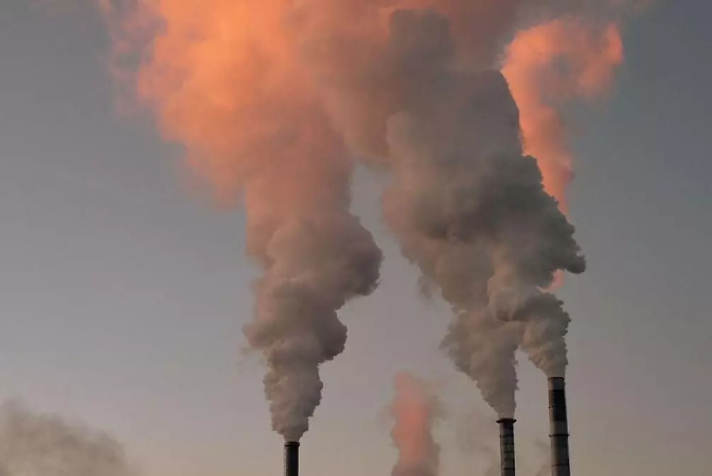 Экологическая тревога в Атырау: сероводород и угарный газ зашкаливают рядом с НПЗ