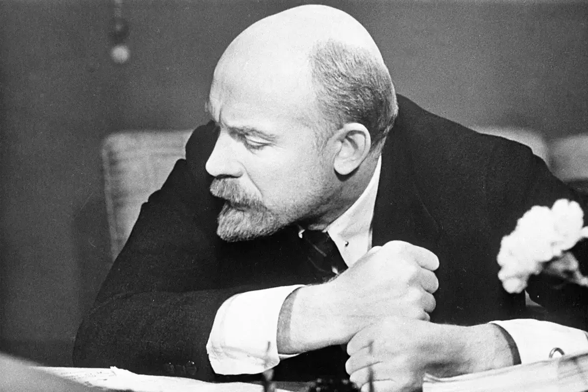 «Лечили непрерывно»: врачи раскрыли тайну смертельной болезни Ленина - новости на Lada.kz 27.01.2026