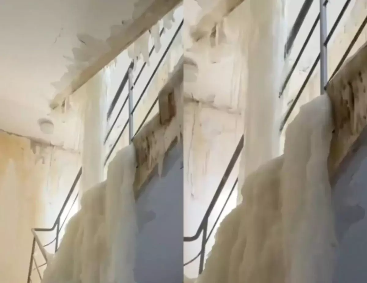 Подъезд элитного ЖК превратился в «ледяную пещеру» в Астане: видео