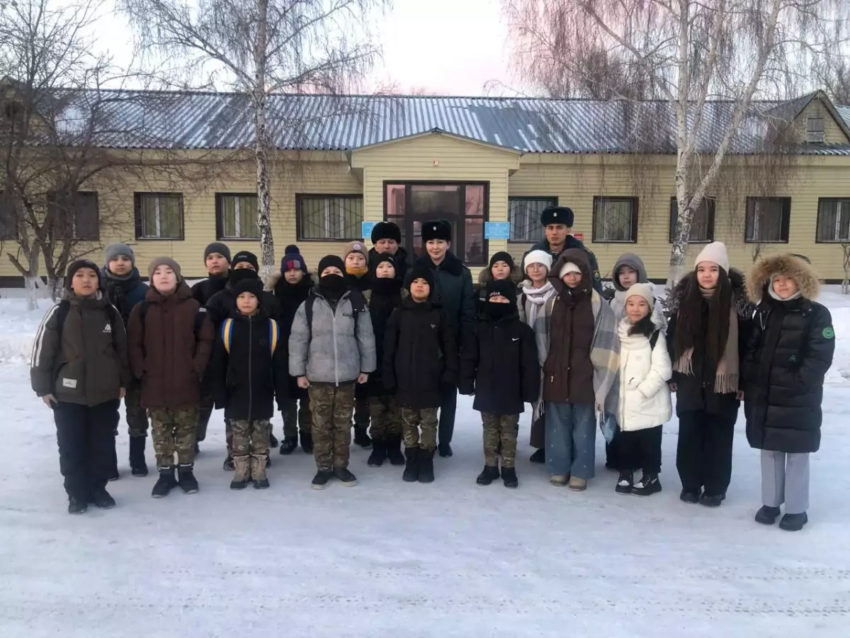 Гвардейцы показали школьникам военную технику в День открытых дверей