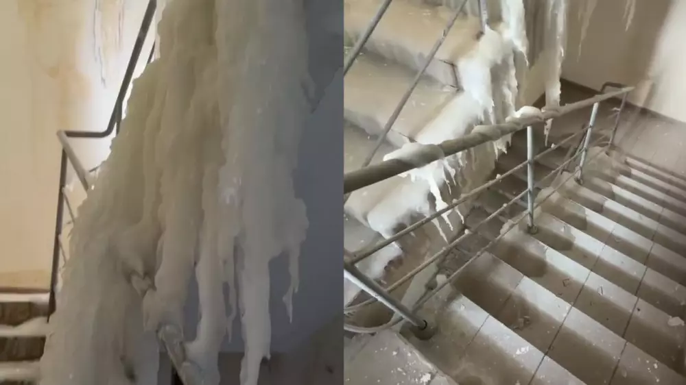 Подъезд элитного ЖК в Астане покрылся льдом