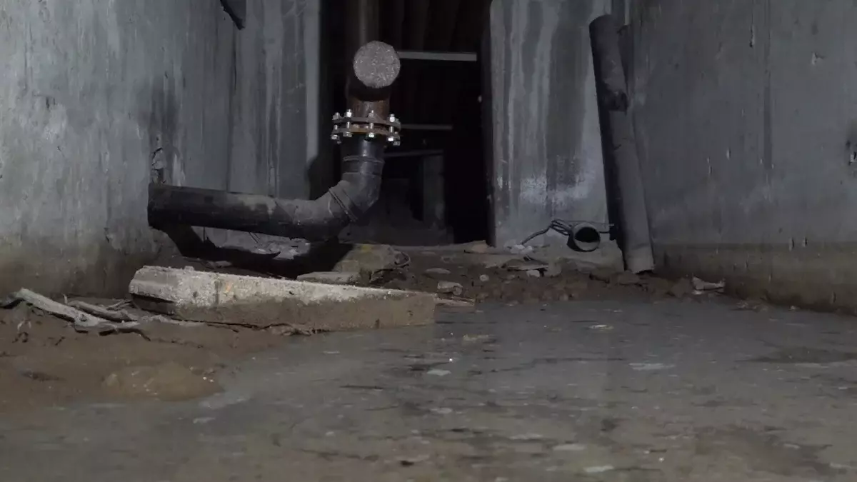 Желге ұшқан ақша: Іле ауданындағы білім ордасының жертөлесі суға толып қалды