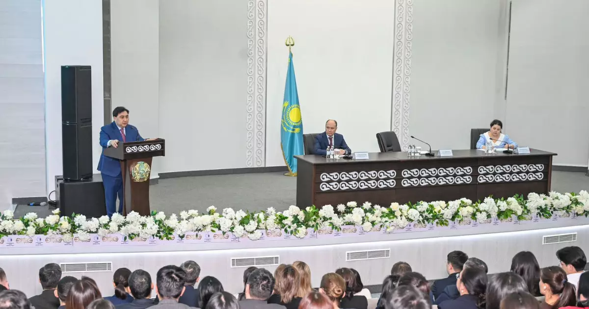   Дархан Жазықбай министрлік өкілдерімен мемлекеттік қызметті дамыту мәселесін талқылады   