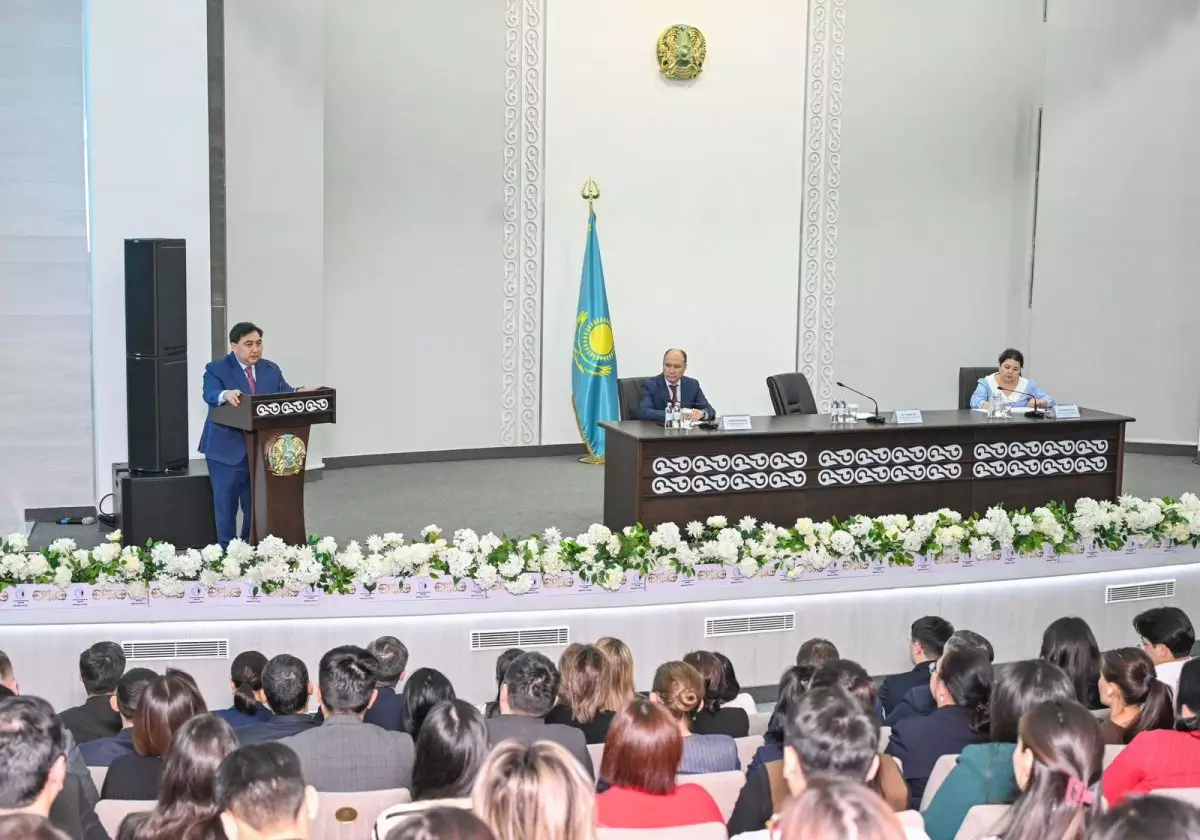 Дархан Жазықбай обозначил новые приоритеты развития госслужбы