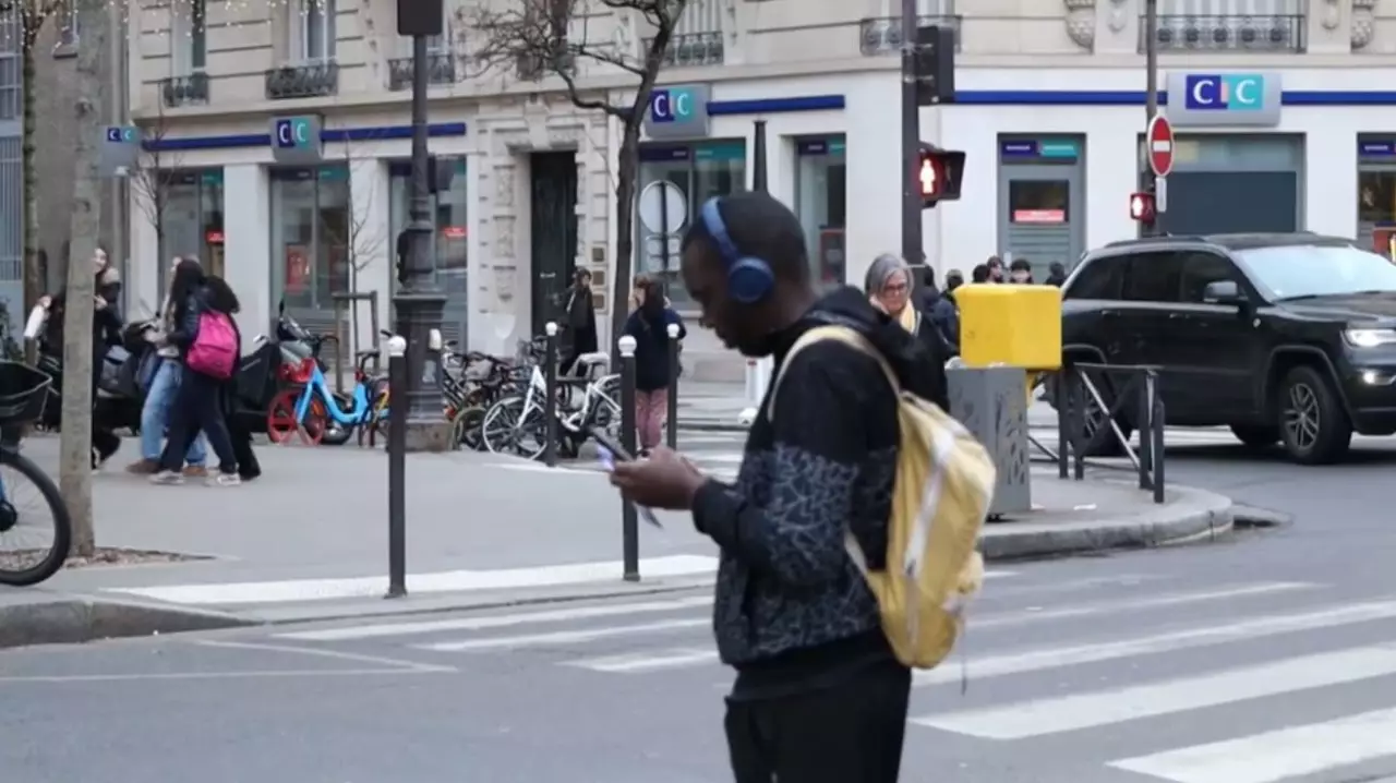 Франция может ограничить соцсети для детей