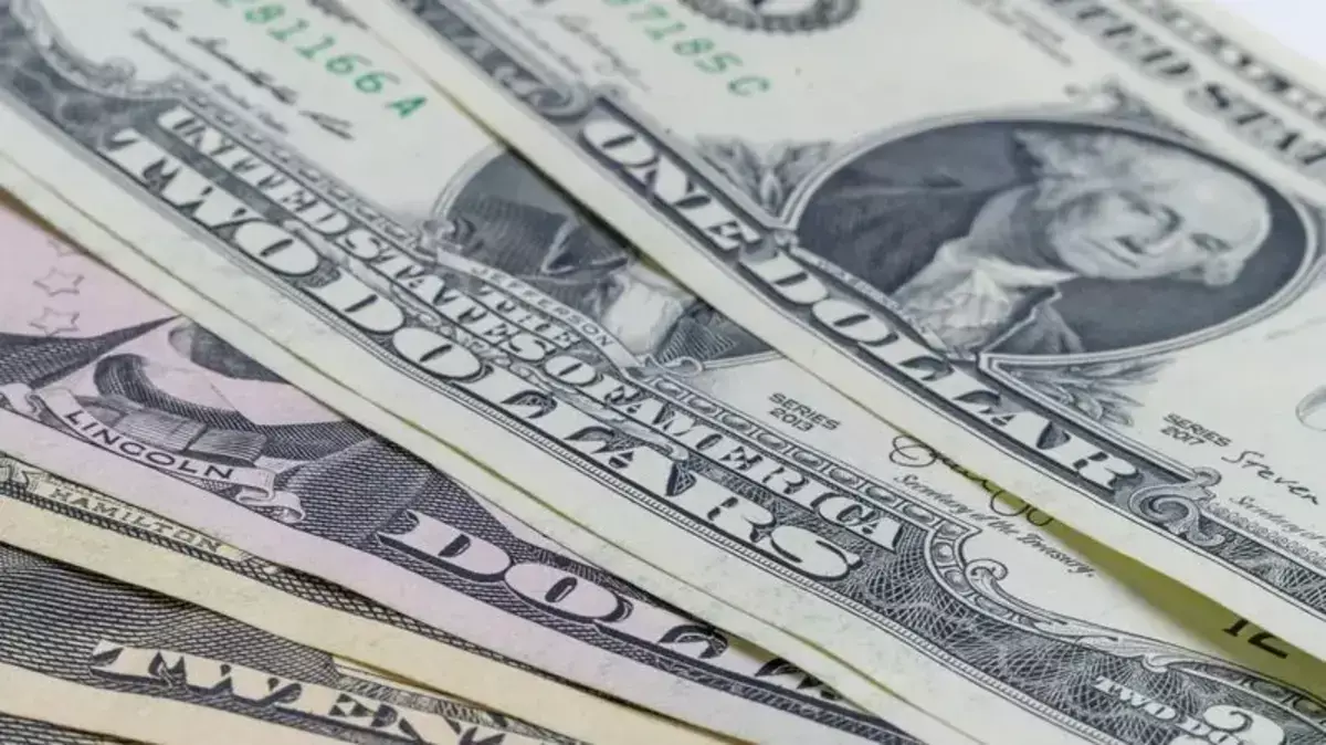 Доллар на распродаже: казахстанцы смели «дешёвую» валюту на 322 миллиарда - новости на Lada.kz 27.01.2026