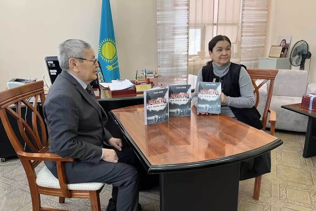 Павлодарский писатель передал библиотеке книгу о блокаде Ленинграда