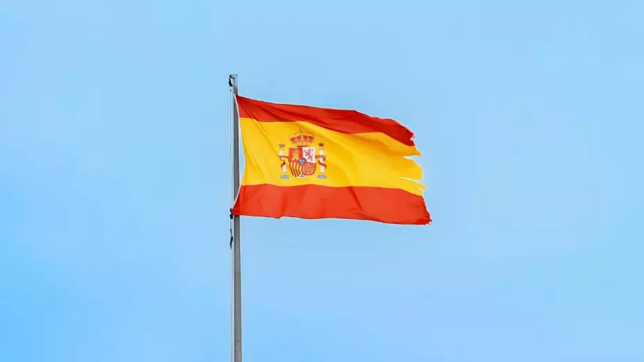 Испания елде аңсыз тұрып жатқан 500 мың иммигрантты заңдастырады