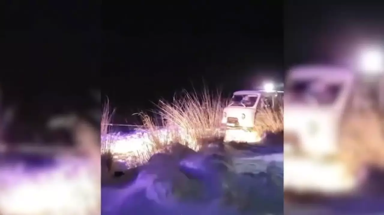 Скорая застряла в снежном заносе в Актюбинской области