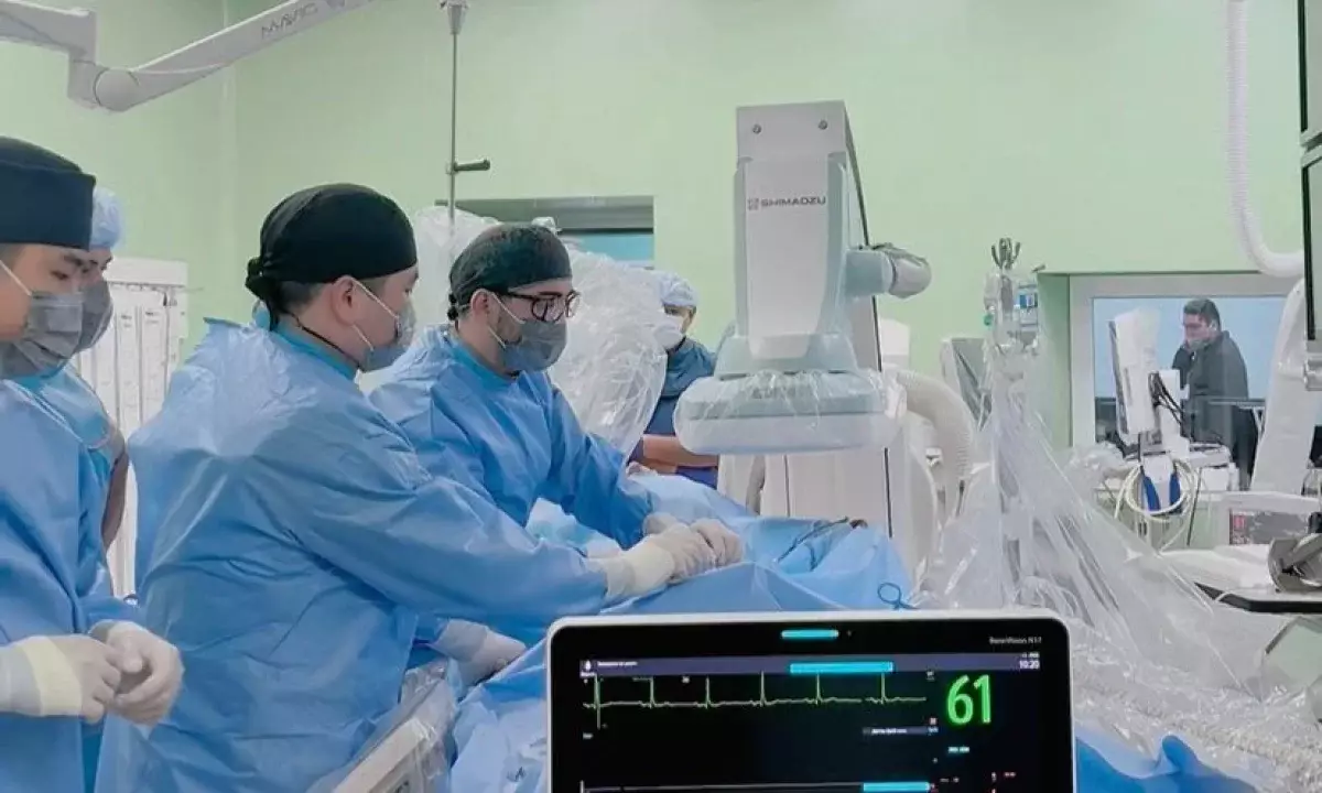 Кардиологиядағы озық технология: Алматыда егде жастағы науқастарға жүрек қақпақшасы ауыстырылды