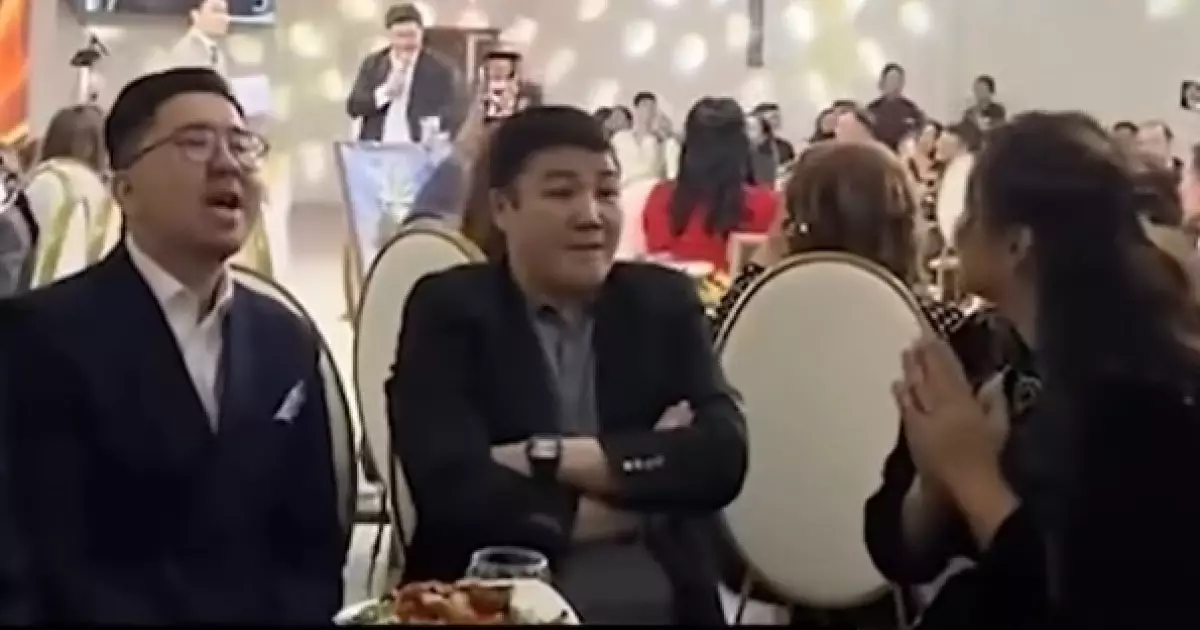  Тұрсынбек Қабатовтың тойда екінші әйелімен жүрген видеосы қызу талқыға түсуде (ВИДЕО) 