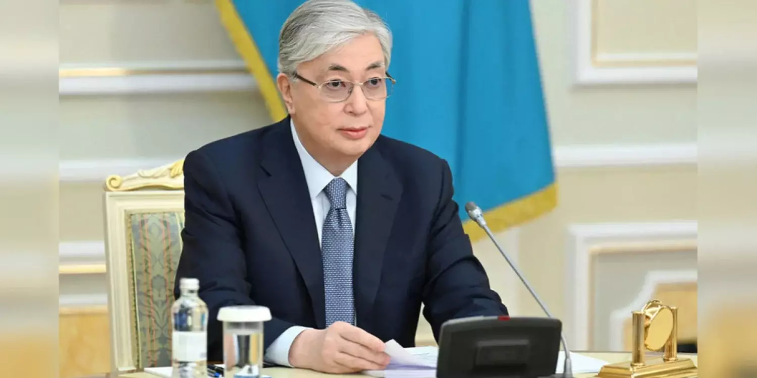 «Мемлекет ұстаздарды қолдайды»: Тоқаев мектеп мұғалімін құттықтады