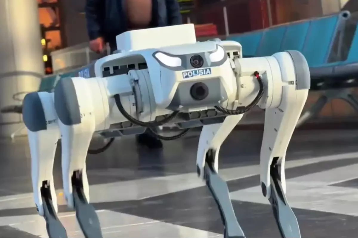 Робот-собака вышел на патрулирование общественных мест Астаны