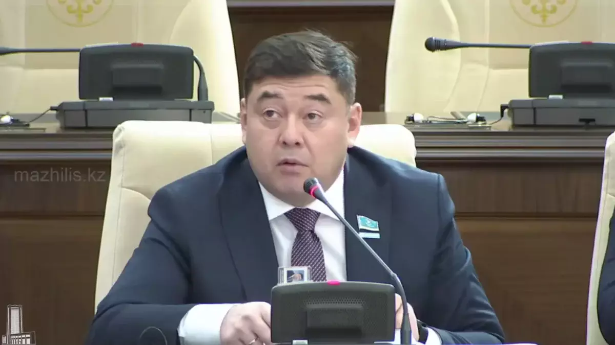 Дефицит специалистов и неработающие советы: угрозы промбезопасности Казахстана назвал мажилисмен