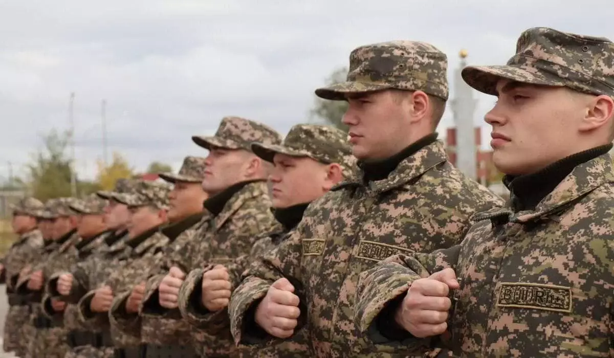 В Казахстане снижается число молодых людей, осознанно выбирающих военную службу – депутат
