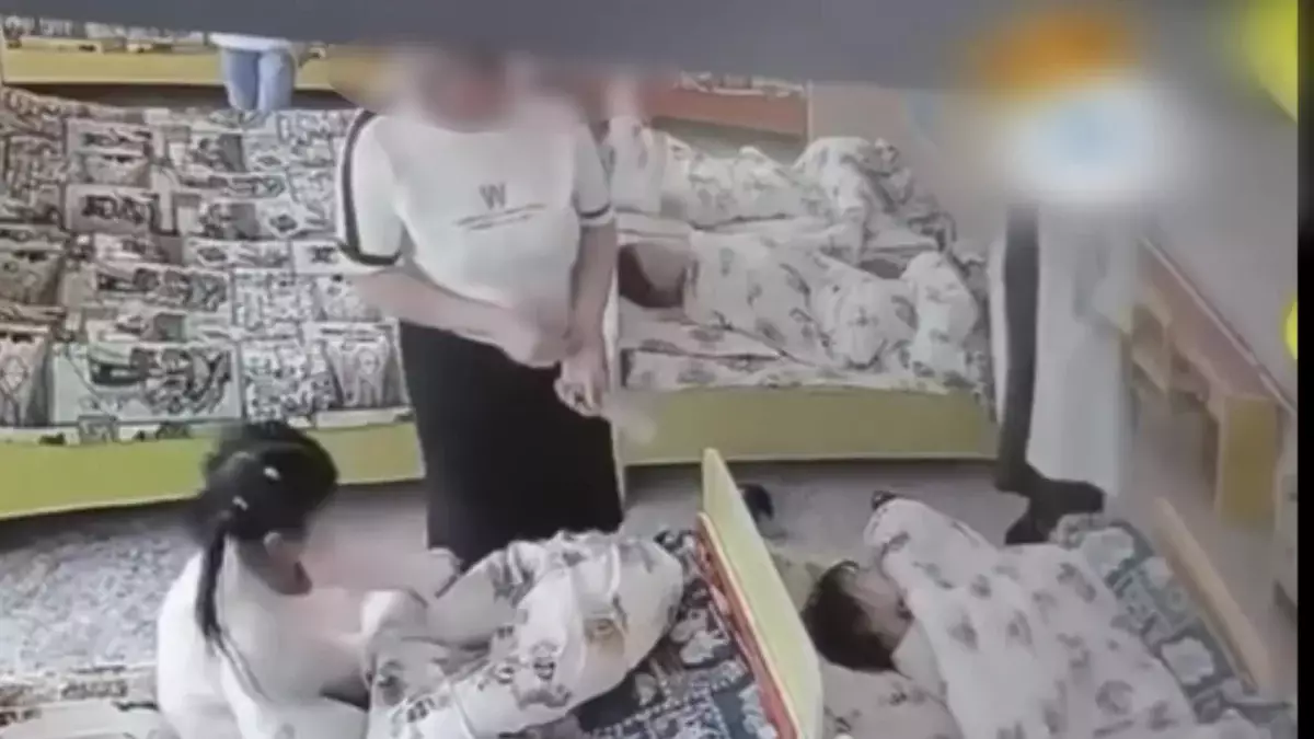 Шымкентте балабақша қызметкері бүлдіршіндерді инемен қорқытқан: қылмыстық іс қозғалды