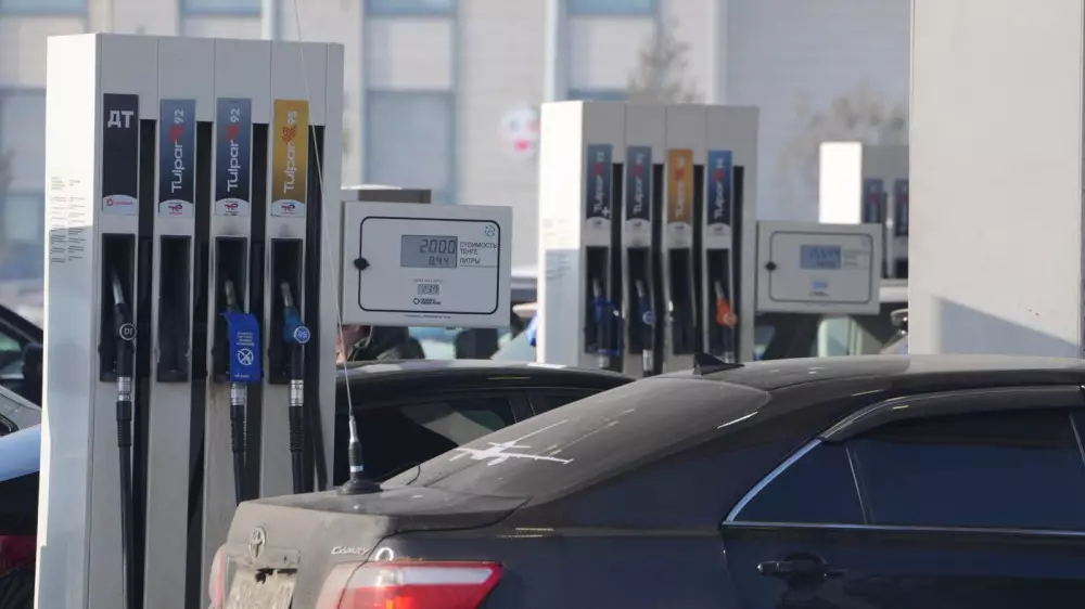 “Просили не поднимать, но это рынок“ - министр о ценах на бензин АИ-95 в Казахстане