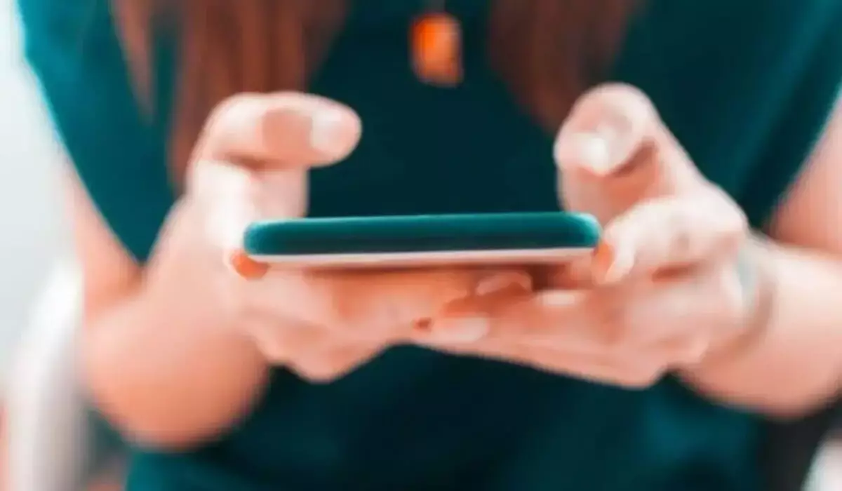 Актюбинка потеряла больше 20 млн тенге, ответив на звонок в WhatsApp