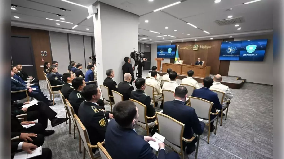 Президент – сотрудникам АФМ: Особое внимание следует уделить образованию и здравоохранению