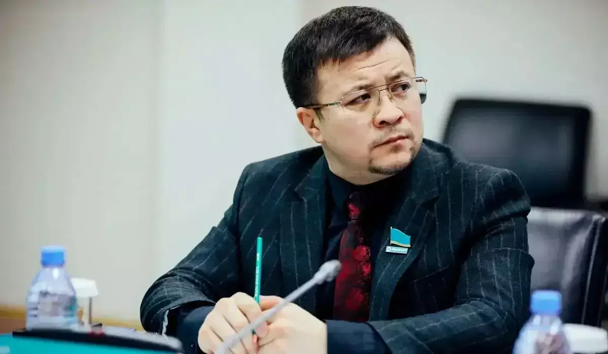 «Сорақы әрекеттер жасатады»: Депутат тренинг пен  курс өткізетіндерді қатаң тексеруді талап етті