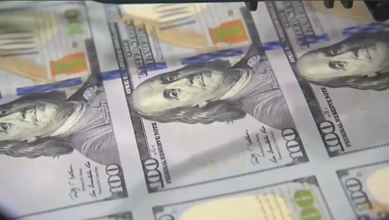 Доллар упал до самого низкого уровня за 4 года