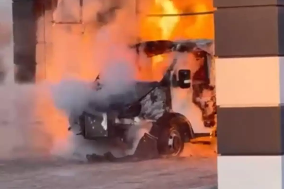 Пожар на АГЗС в Актобе: огонь перекинулся на газовую колонку