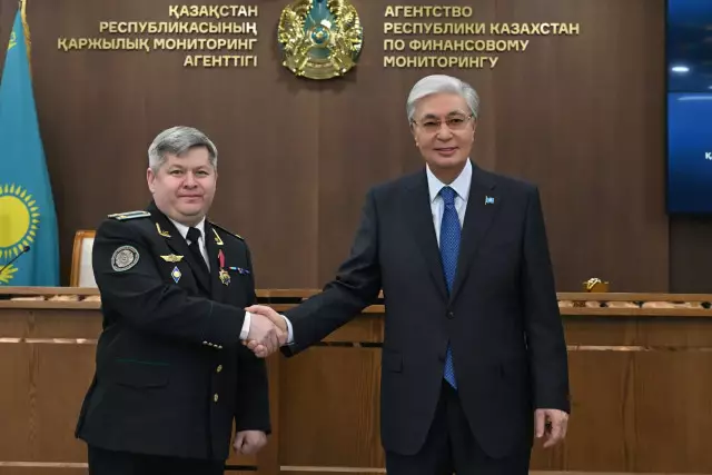 Президент Қаржылық мониторинг агенттігінің бір топ қызметкерін мемлекеттік наградамен марапаттады