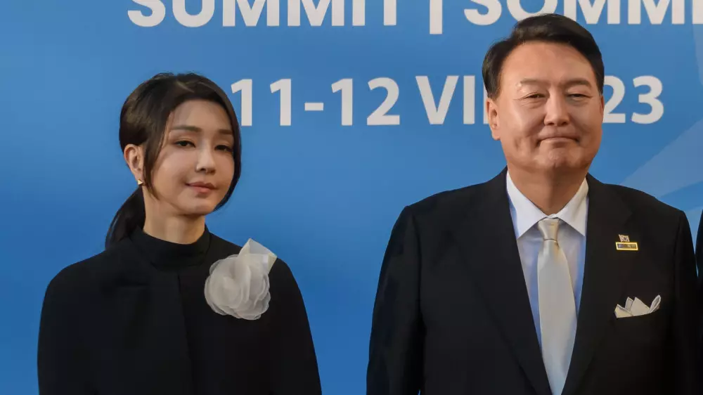 Экс-первую леди Южной Кореи посадили в тюрьму из-за дорогих подарков