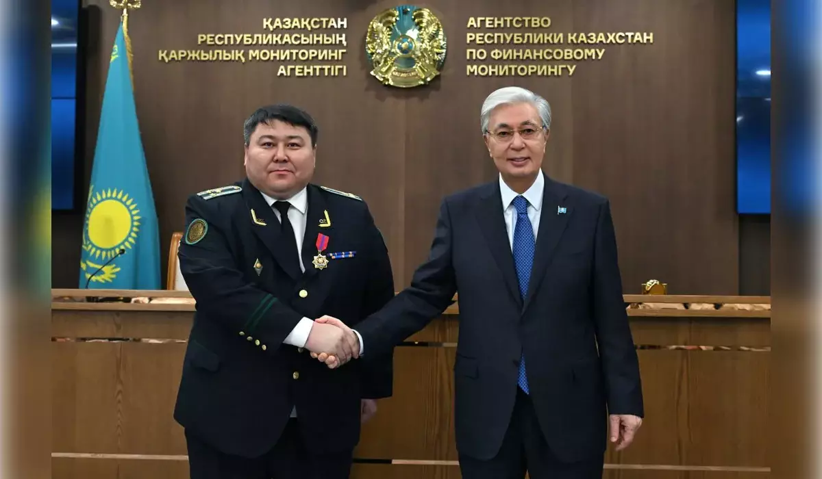 Президент наградил сотрудников АФМ: кто получил ордена и медали