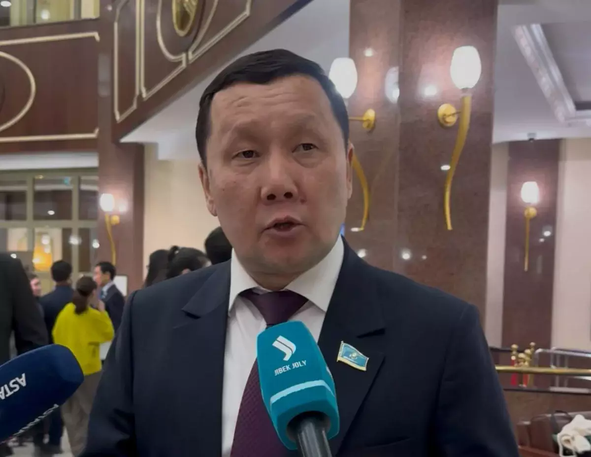 «Весь юг — на иждивении»: Абзал Куспан сделал резкое заявление