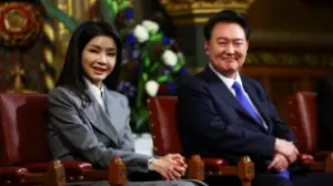 Қымбат бұйымдарды сыйға алған: Оңтүстік Кореяның экс-президентінің әйелі сотталды