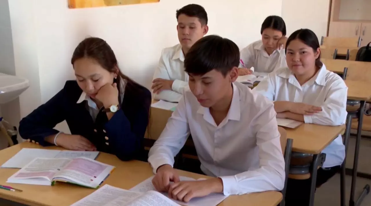 Әлеужеліден келер қауіп: баланы қалай қорғаймыз?