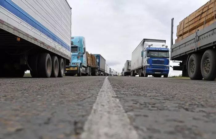 Автопункты пропуска на границе с КНР временно закроют в Казахстане