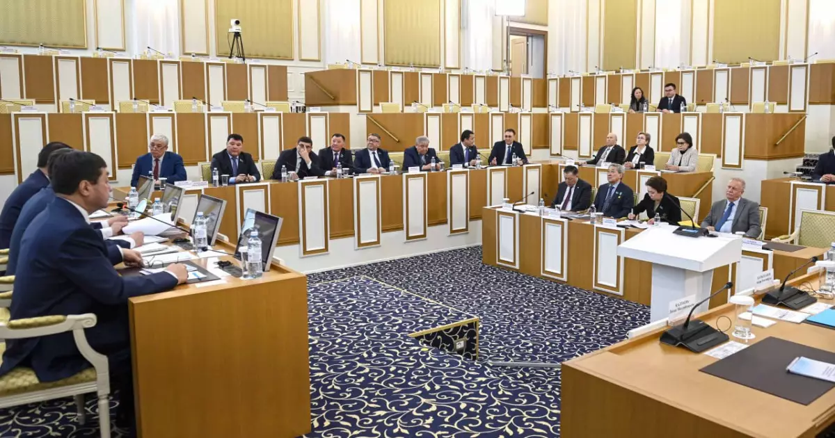   Халық кеңесі Қазақстан халқының мүддесін қорғайды және заң шығару бастамасы құқығына ие болады – Конституциялық комиссия   