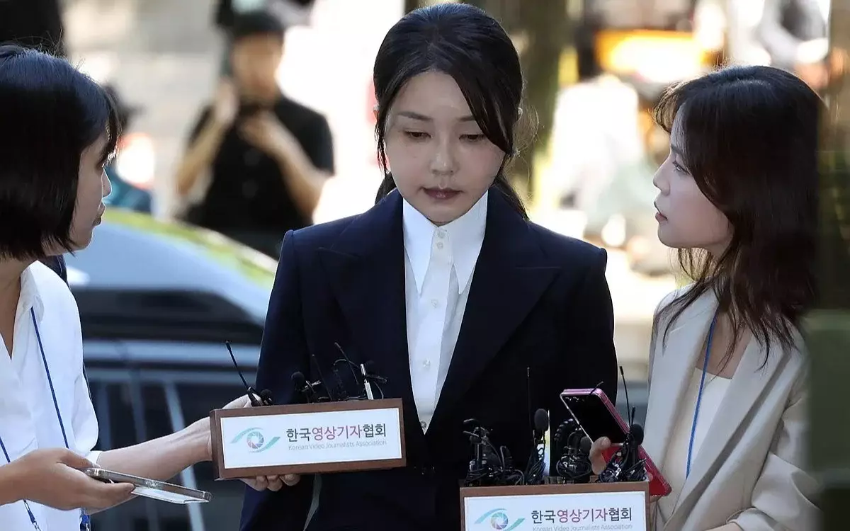 Экс-первую леди Южной Кореи посадили в тюрьму из-за сумки Chanel и ожерелья Graff