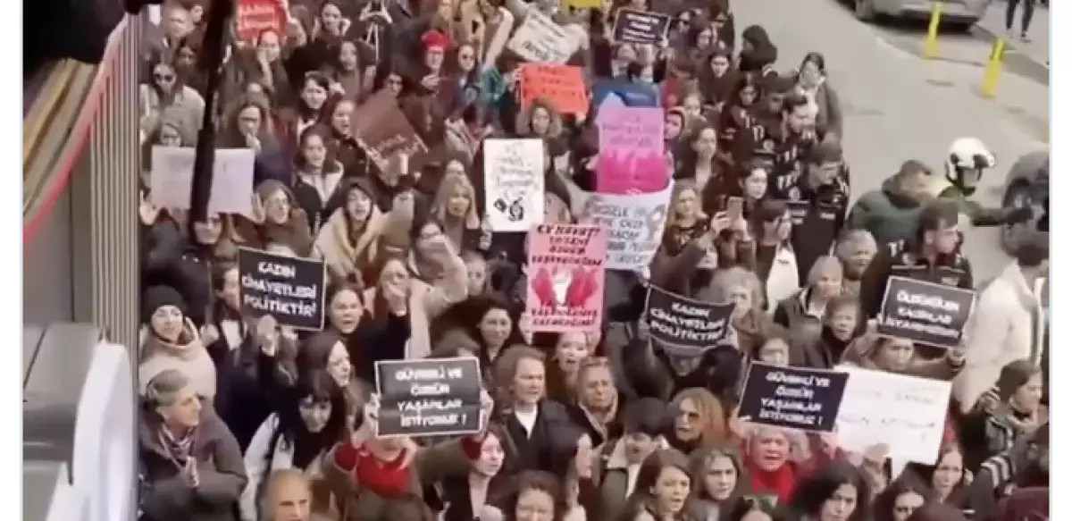 Тысячи женщин вышли на протесты в Турции после обезглавливания гражданки Узбекистана