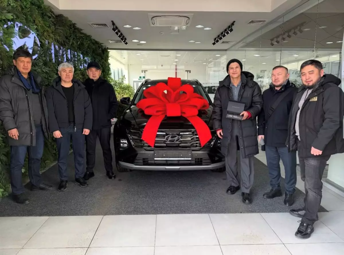 «Ағалар сөзінде тұрды»: Олимпиада чемпионы Данияр Елеусіновке көлік сыйға берілді