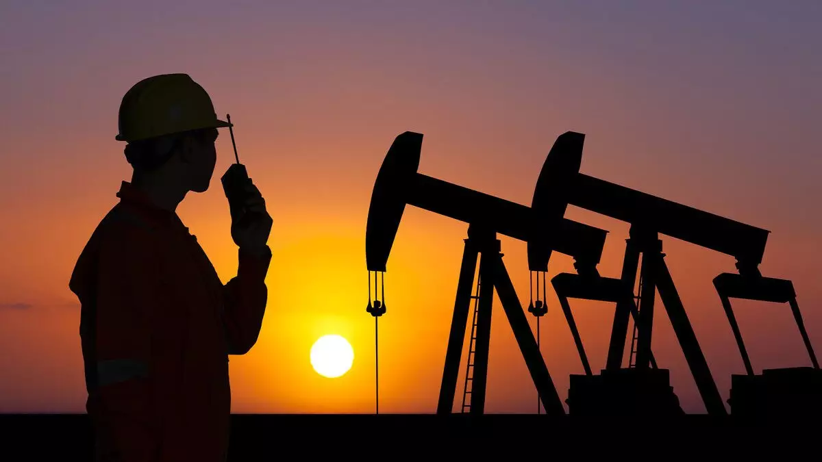 Казахстан в 2025 году выполнил план по добыче нефти.