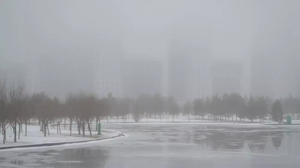 Жители Астаны и Алматы “затеряются“ в тумане на три дня