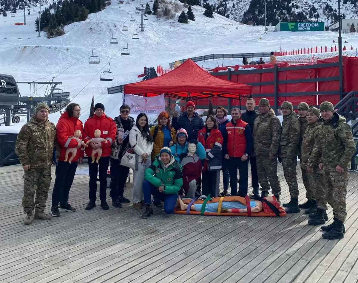 Представители экстренных служб Алматы и альпинисты прошли обучение на «Шымбулаке»