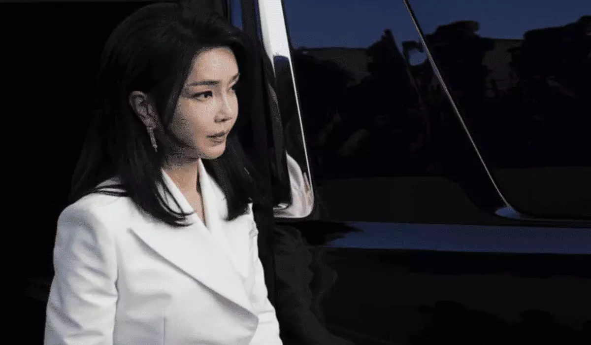 Экс-первая леди Южной Кореи приговорена к тюремному заключению