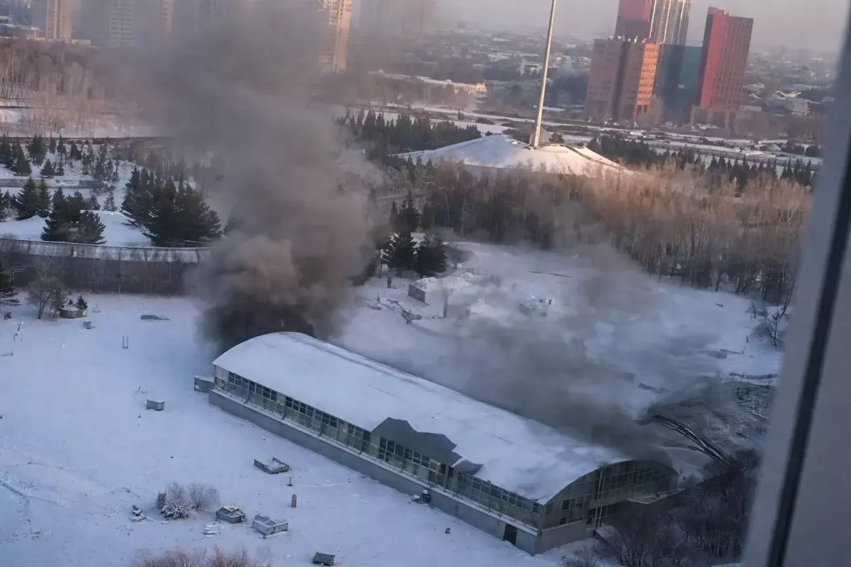 На левом берегу Астаны произошел пожар: тревожное видео сняли жители