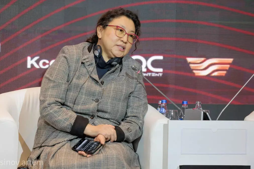 "Дома работают в 5 раз больше”: какие препятствия стоят на пути карьерного роста женщин?