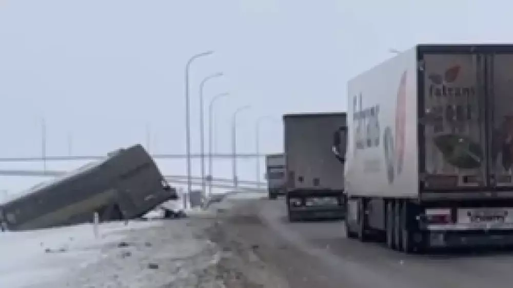 Автобус с иностранными пассажирами попал в ДТП в Кызылординской области